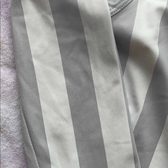 GUC Kortni Jeane 6/7 kids gray stripe rashguard - Picture 3 of 6